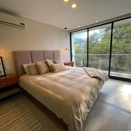 Luxurious Stay At Modern Apartment Санта Крус де ла Сиера Екстериор снимка
