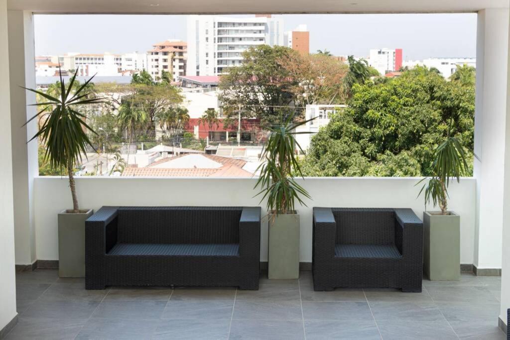 Luxurious Stay At Modern Apartment Санта Крус де ла Сиера Екстериор снимка