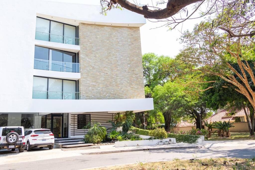 Luxurious Stay At Modern Apartment Санта Крус де ла Сиера Екстериор снимка
